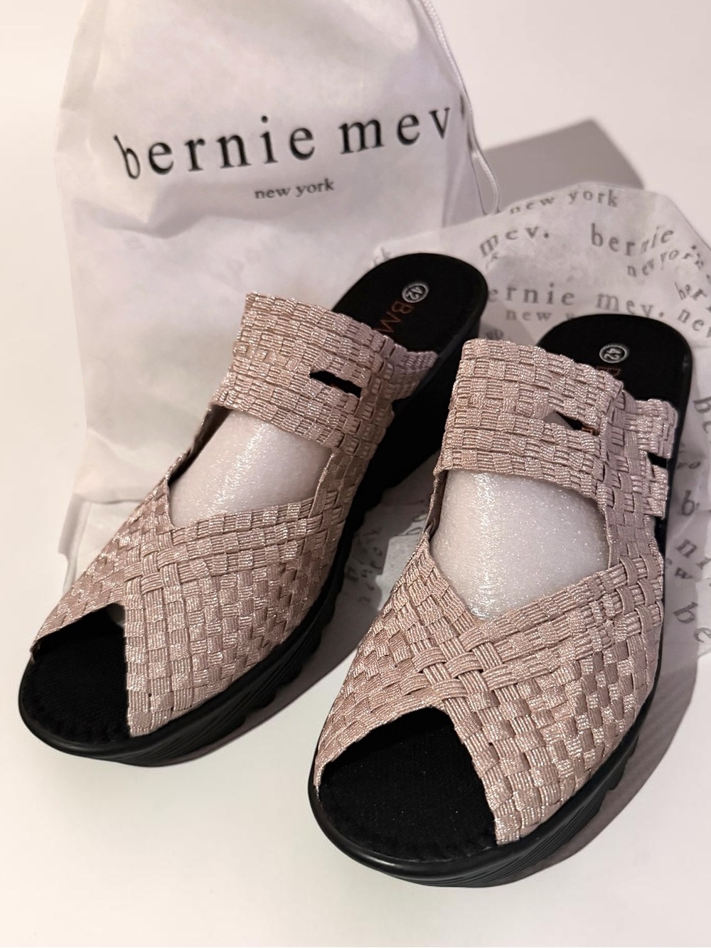 Bernie Mev Blush Shimmer Woven Stretch Wedge Peep-Toe Slide Mules EU42 US10.5-11 - Picture 6 of 14